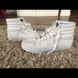 NWOT  Vans hi tops women’s. 9